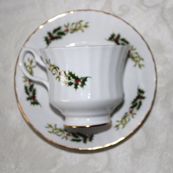 Bluebird Christmas Poinsettia Teacup Set | Yuletide Tea Cup & Saucer | Holly - Picture 4 of 6